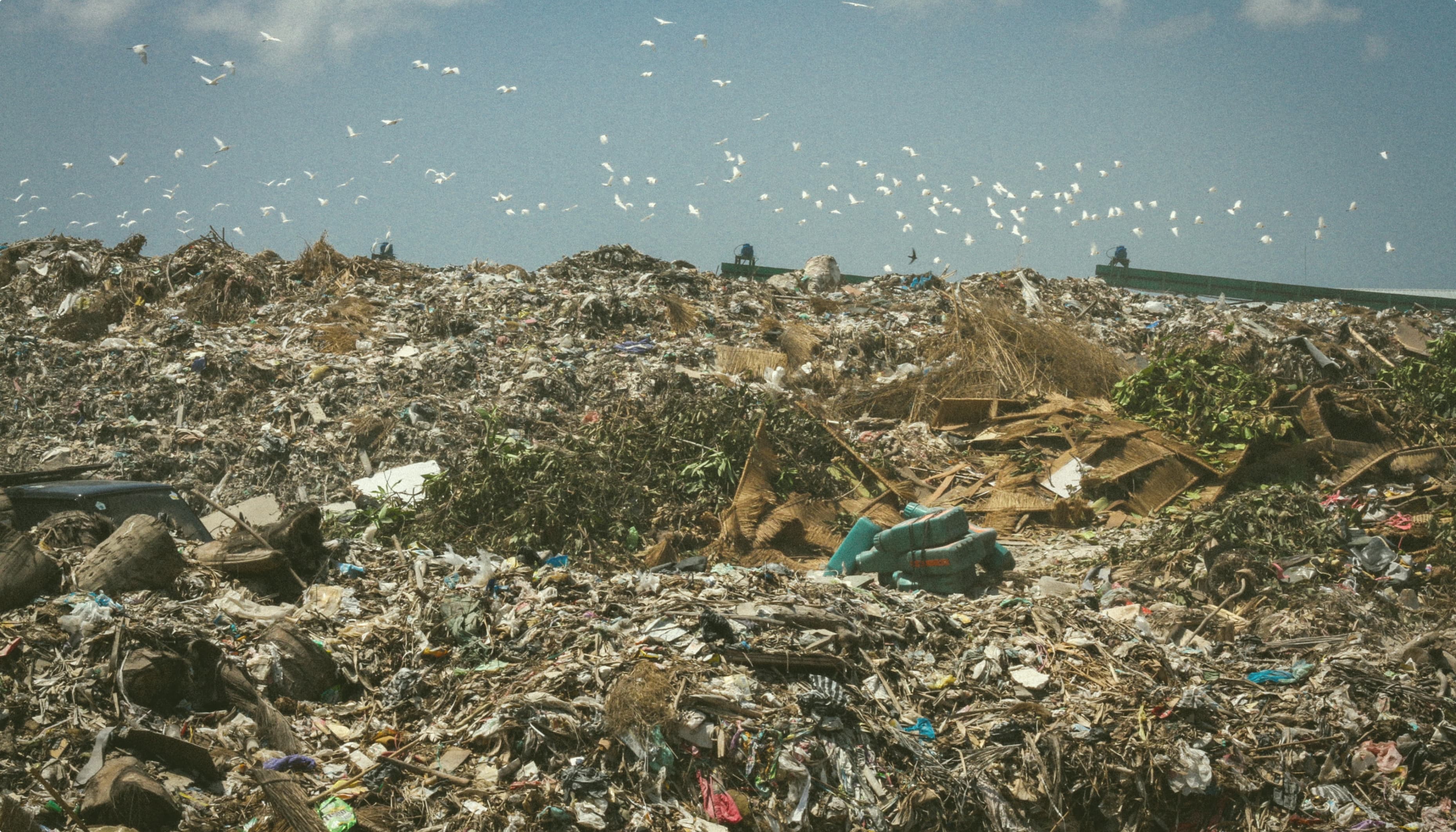 Elk jaar worden 10 miljoen ton gebruikte meubels<br/>gestort op stortplaatsen.<br/><u>Stoort dit jou ook?</u>