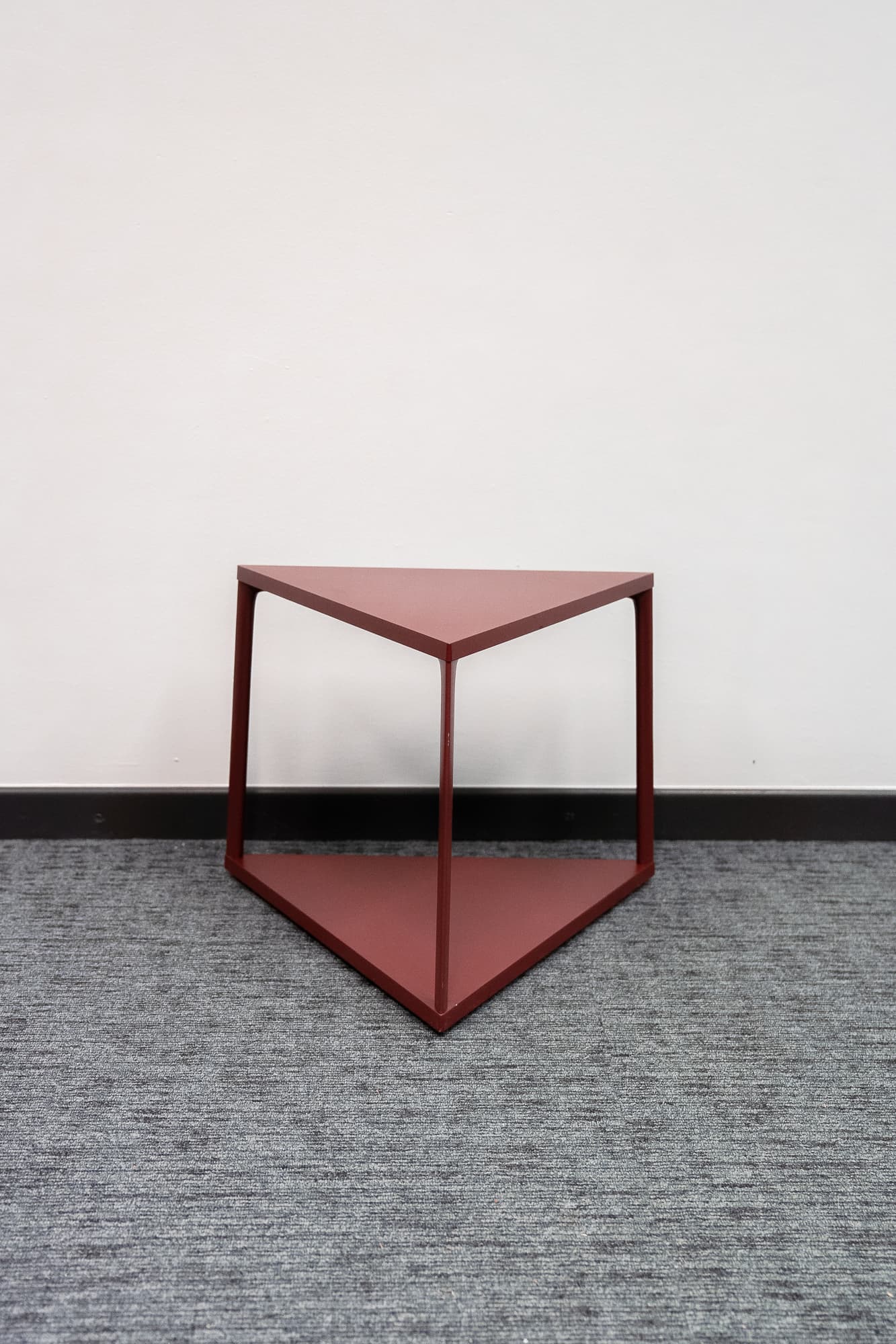 Rode driehoekige salontafel-2