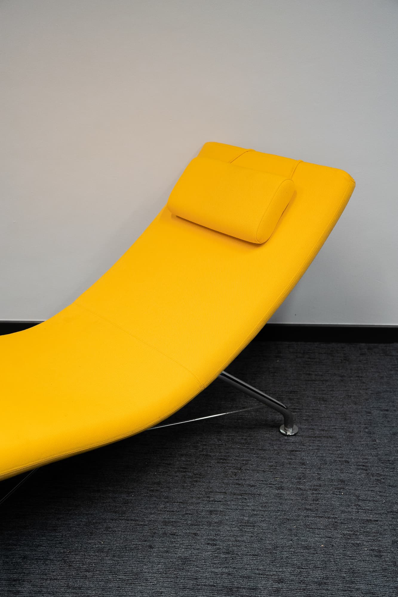 Chaise longue jaune Sense de Softline